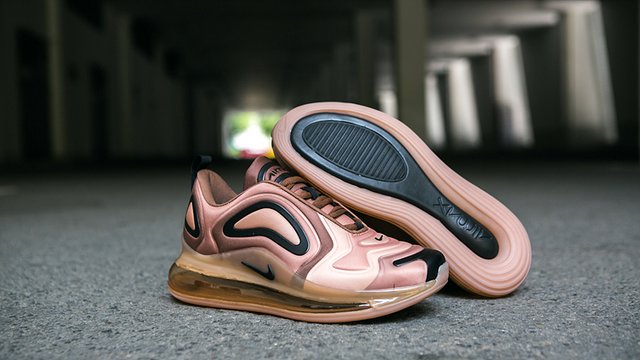 Nike AIR MAX 720-30